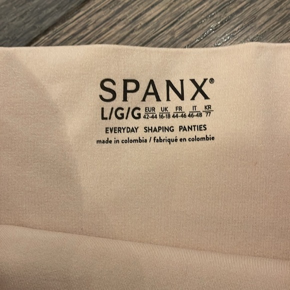 NWT Spanx Everyday Shaping Panties Boyshorts Soft Nude size Large - Picture 2 of 3